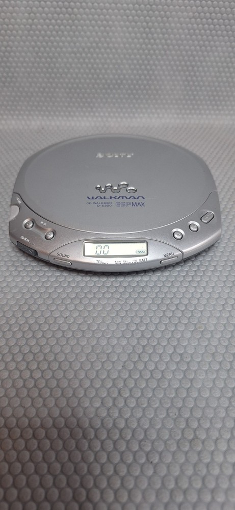 Vintage Sony Portable Walkman CD Player D-E220 ESP Max Silver