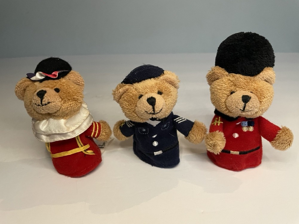 2007 Harrods - Plush Royal Guard Bus Case and Three Finger Puppet Set