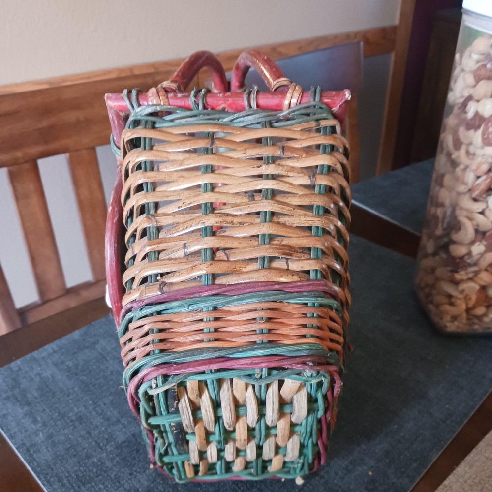 Wicker Basket With Handle Apples On Front