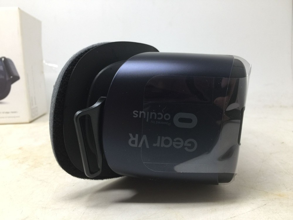 Samsung Gear VR Headset - Powered by Oculus