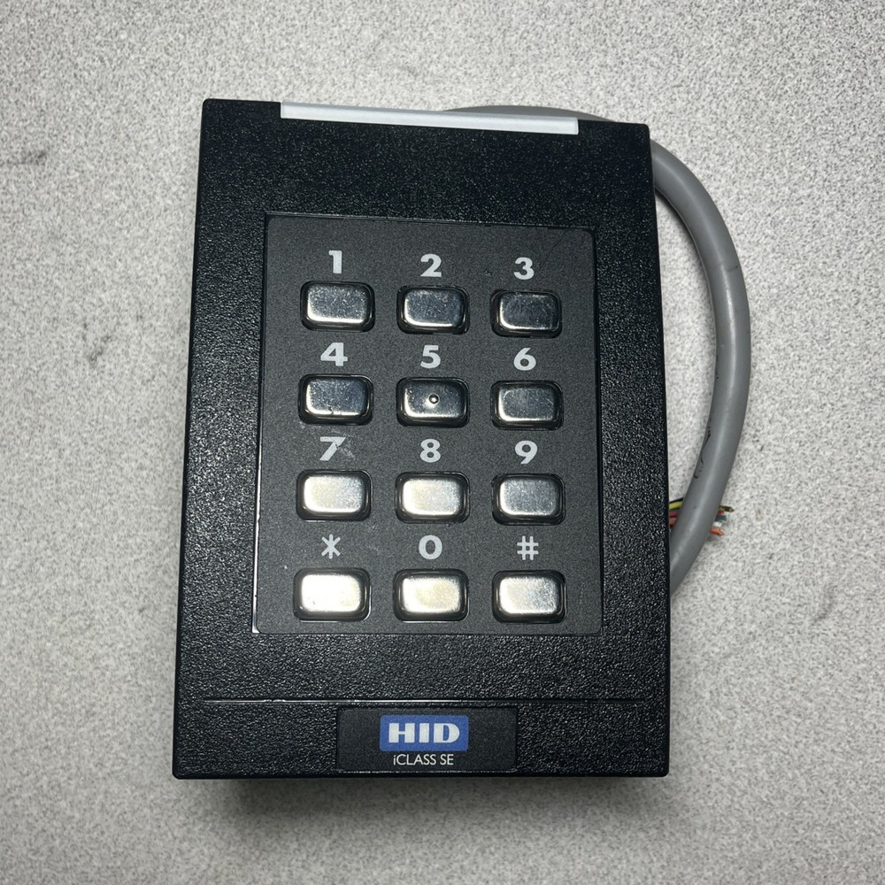 HID multiCLASS RPK40C Smart Card Reader With Keypad - 6136GN0000009