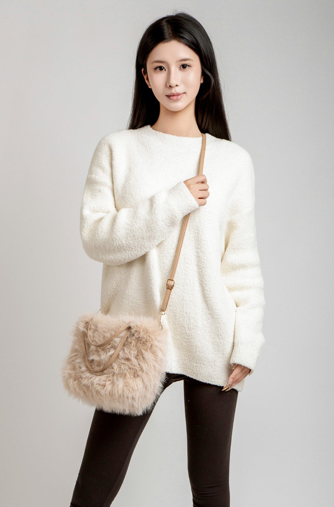 ComfyLuxe Solid Color Faux Fur Hand Bag