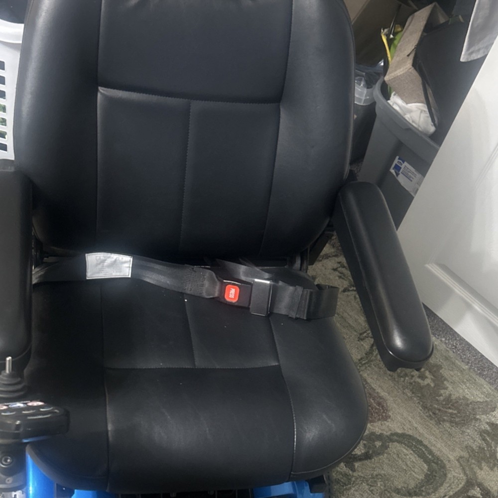 Pride mobility Quantum J6 power wheelchair