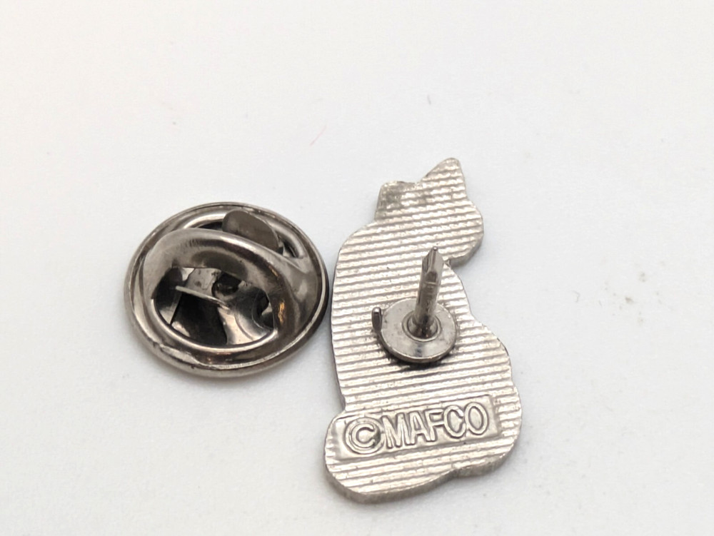 Sitting Cat Small Tack Lapel Pin