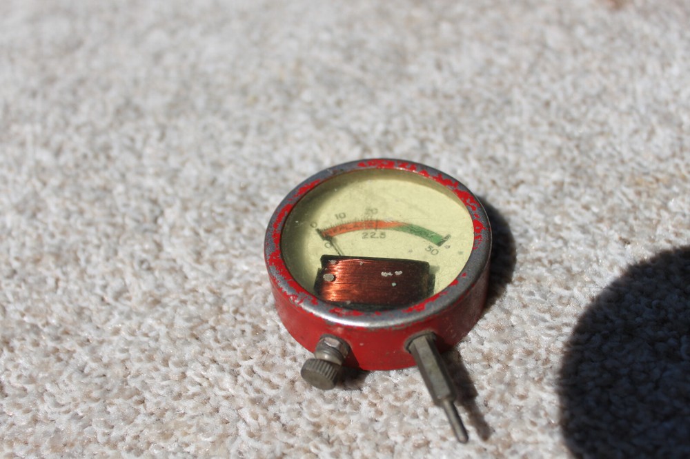 Small Vintage Voltmeter, 0-50V works.