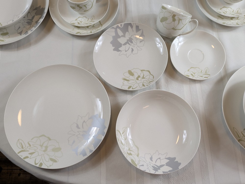 Gust Spring Floral 29 Pc Dinnerware Set Plates Bowls Cups Missing 1 Plate Dahlia