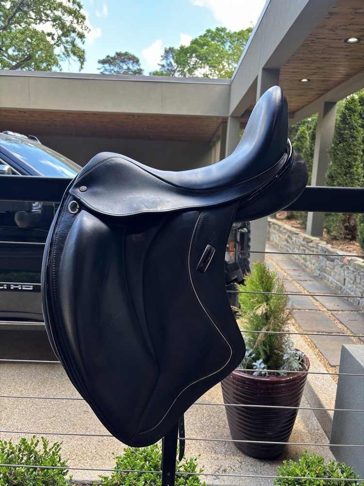 Stackhouse Dressage Saddle - 16in seat / Medium tree