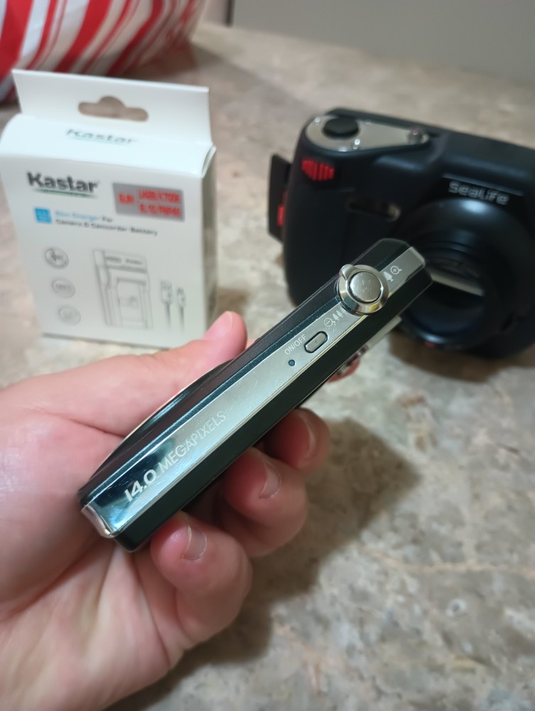 Sealife DC1400 HD Digital Underwater Camera Bundle