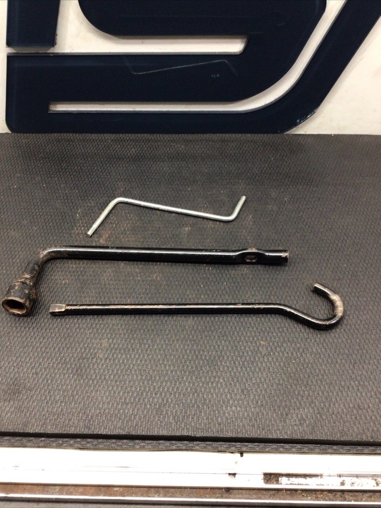 2002 Acura MDX - Jack And Tool Kit