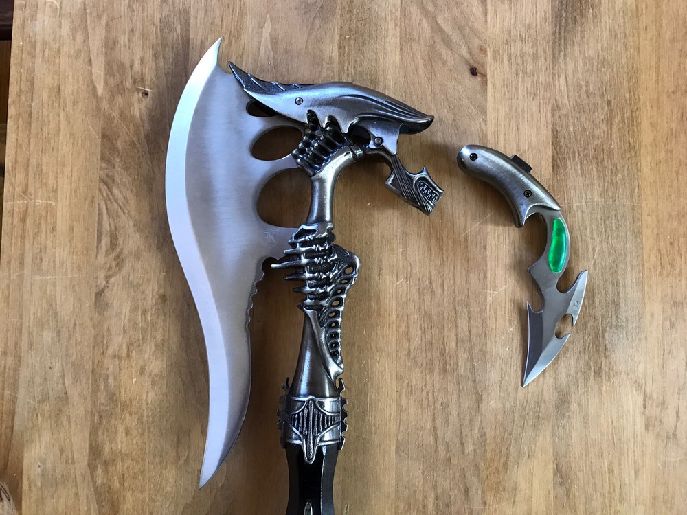 K Exclusive Alien Battle Axe