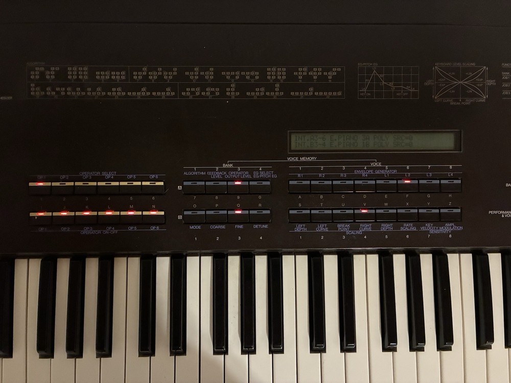 Yamaha DX5, digital programmable algorithm synthesizer, full set up