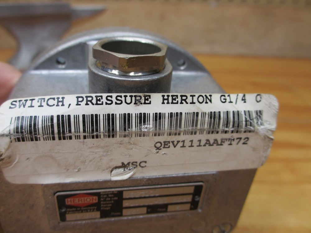 Herion 0823111 *NEW OLD STK* Pressure Switch
