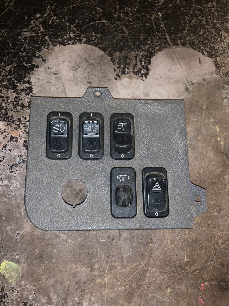 OEM Peterbilt Switch Panel S64-6045-485L00 USED