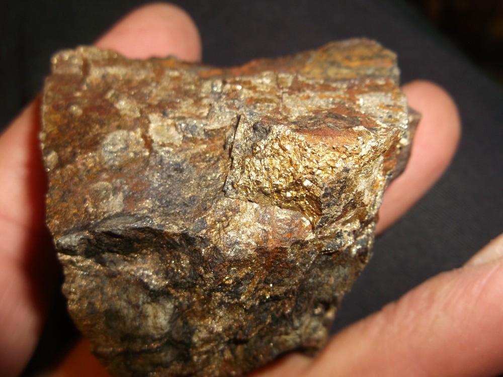 gold silver copper ore, 147 grams samples ,ore high grade .this is not