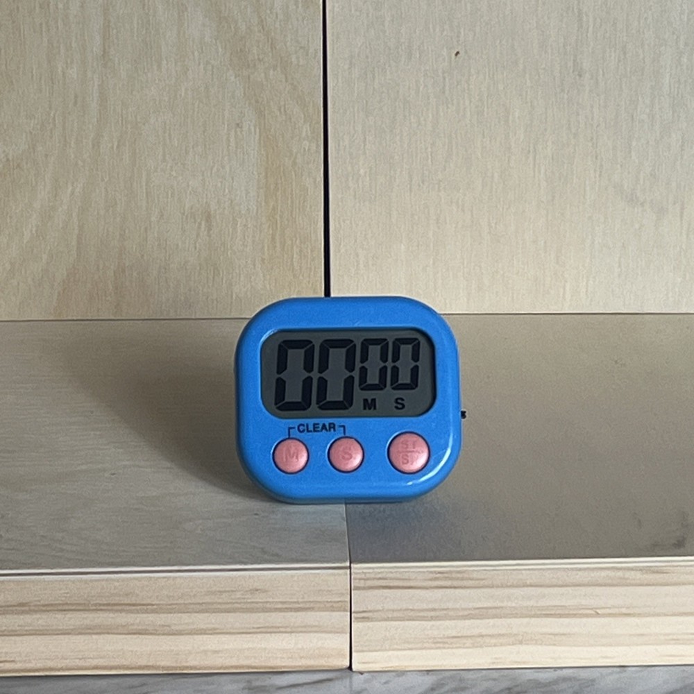 Yesbay kitchen timer blue with pink buttons