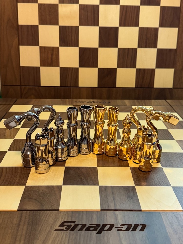 Snap-On Drueke Chess Set