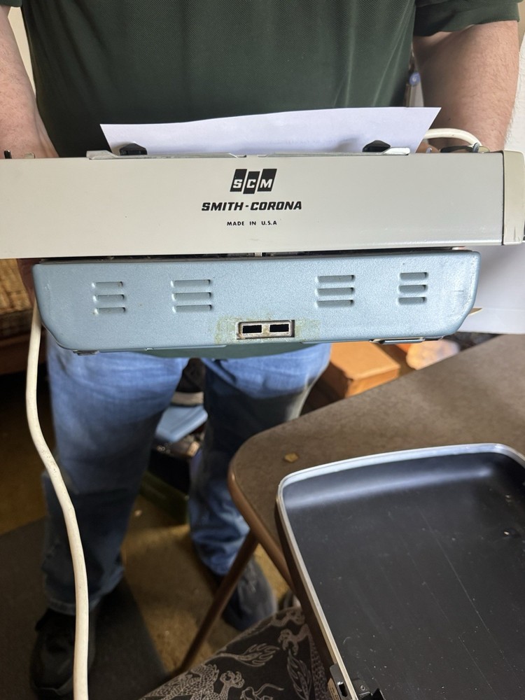 Smith-Corona Electra 220 electric typewriter with case Cursive Type Excellent