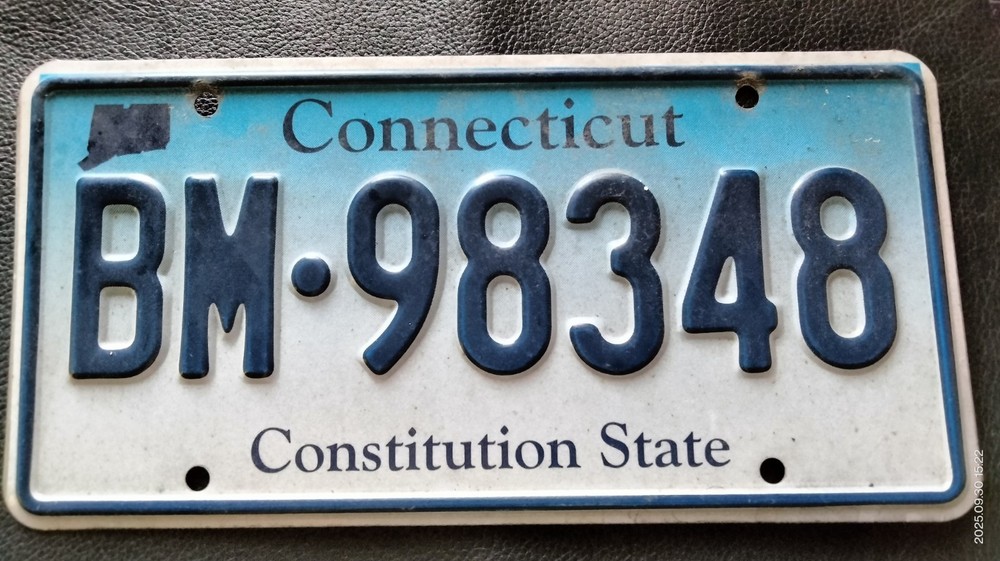 Connecticut License plate BM.98348 - Constitution State