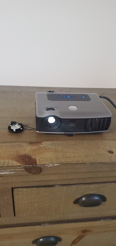 Dell 3400mp projector, working, with case And cables