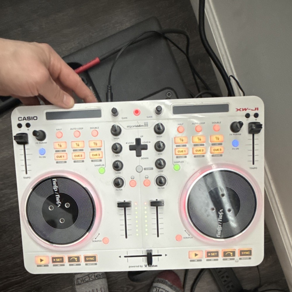 Casio XW-J1 Double Deck DJ Controller, Loop/Sampler, Built-in Mixer, White
