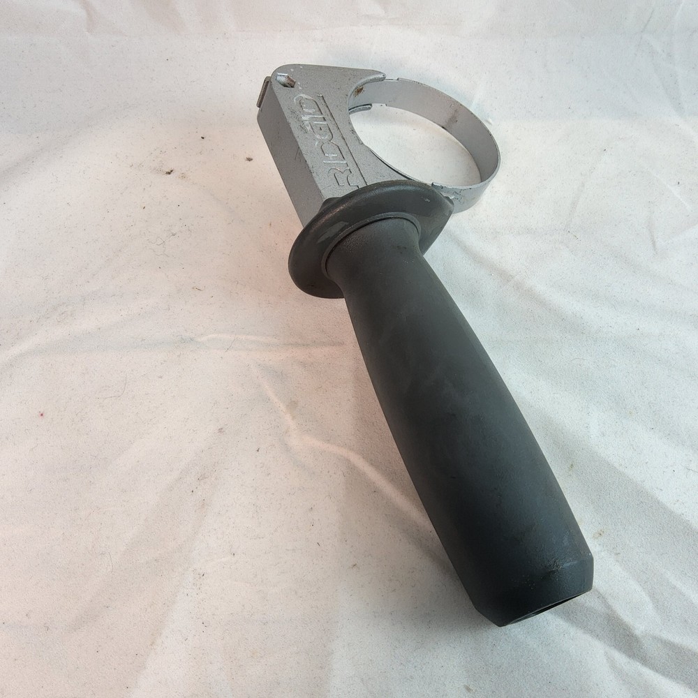 Ridgid 2.5" Pipe Wrench Pipe Holder