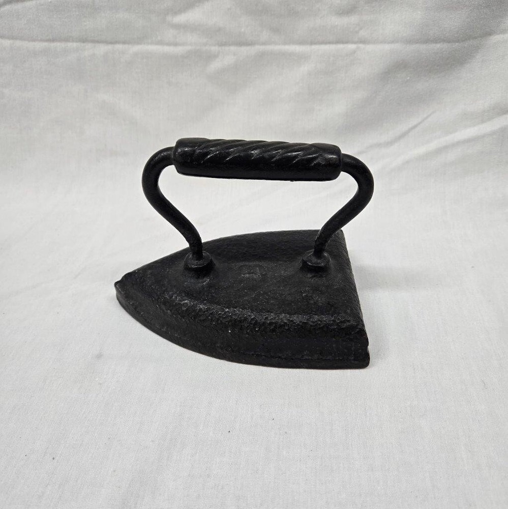 Vintage Iron with Handle - Ironing Tools – Clothes Iron Sad Iron - Rustic Tools