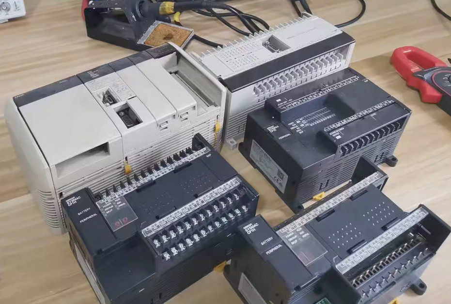 FAST DELIVERY PLC OMRON SERVO MOTOR R88M-U10030HA-S1 Refurbished