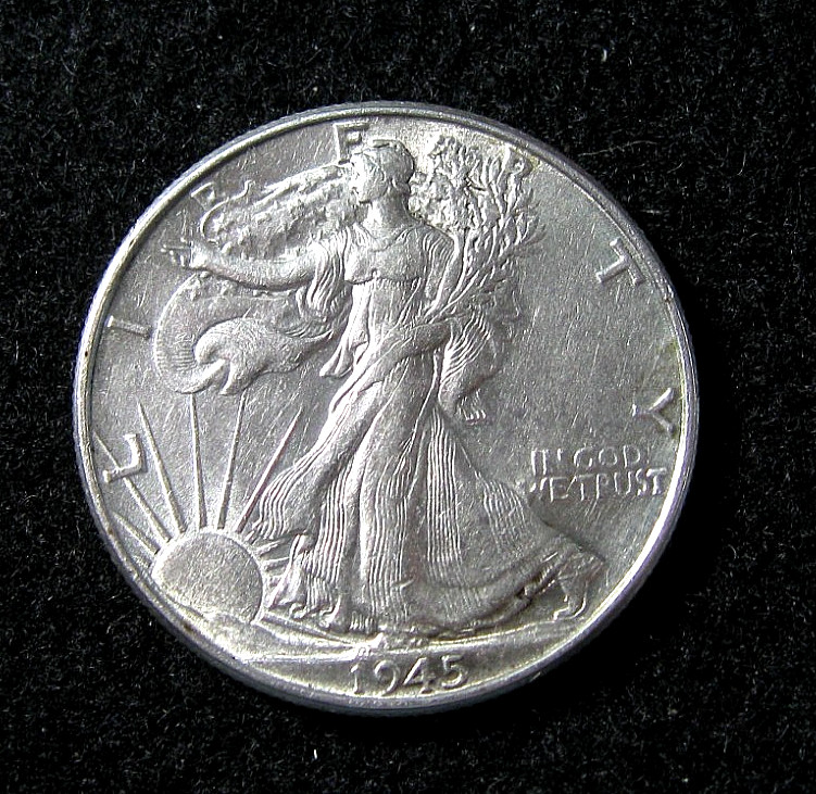 1945 - WALKING LIBERTY HALF DOLLAR 50c   -  Strong AU / UNC -  Silver