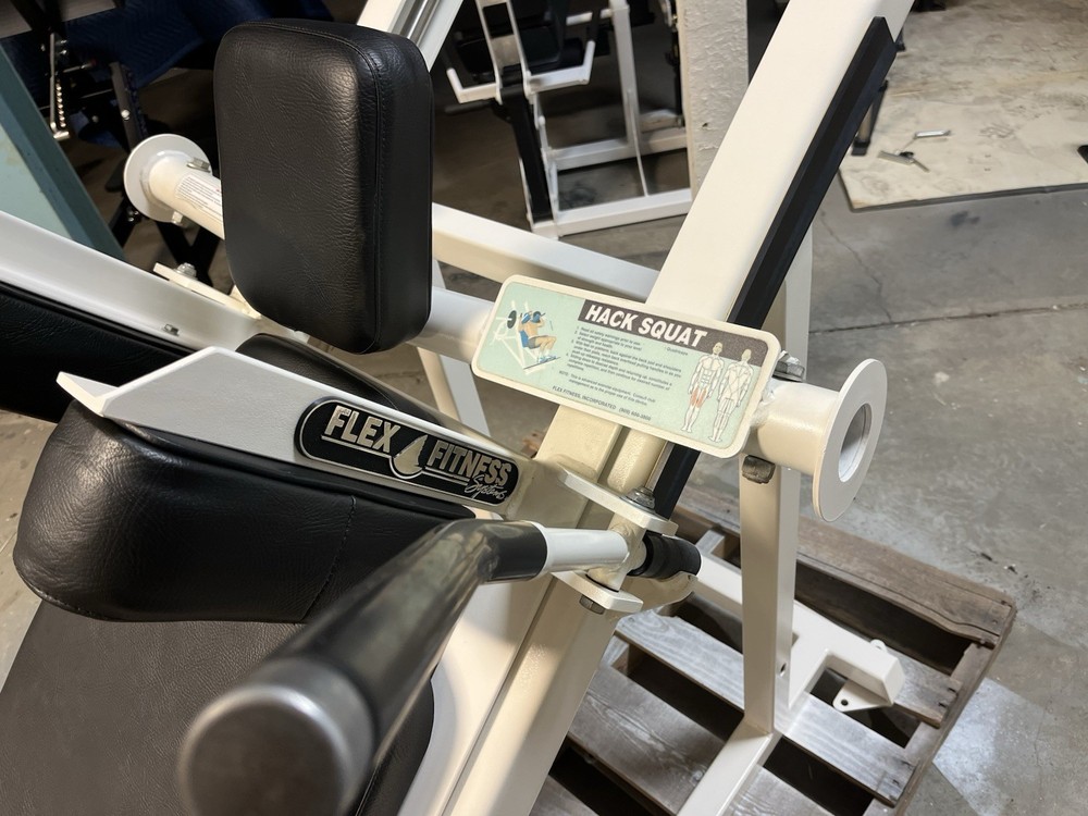 Flex Fitness Hack squat Clean!