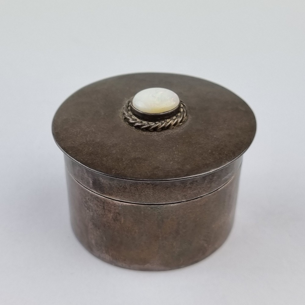 Solid Silver Oval Pillbox With Opal Cabochon To Top London 1992 Maker "BG VA"