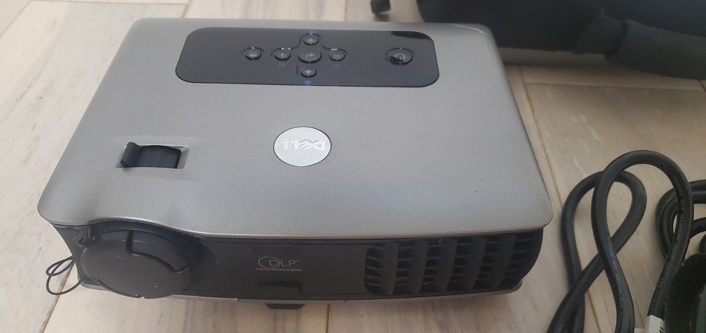 Dell 3400mp projector, working, with case And cables