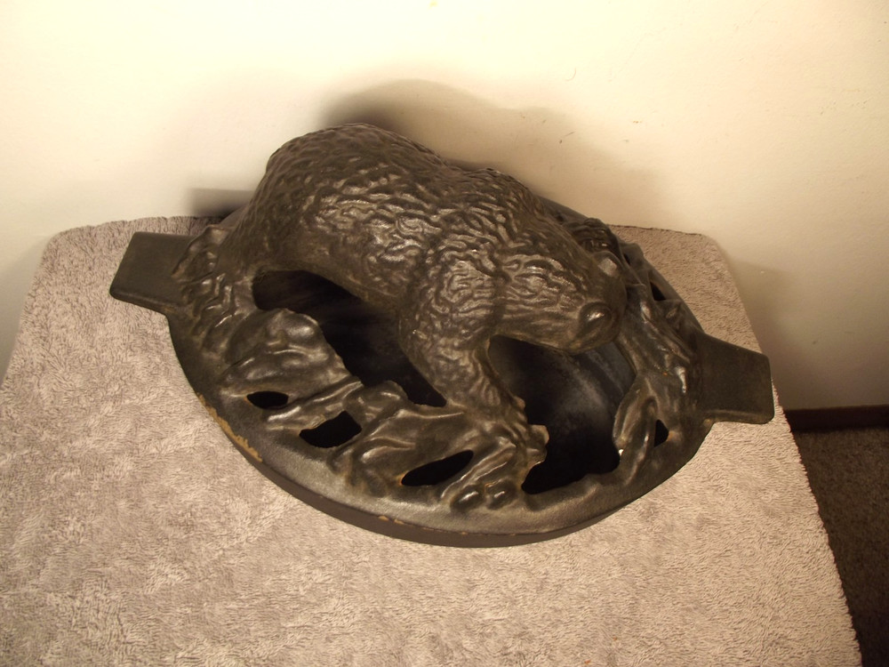 VINTAGE LARGE JOHN WRIGHT BLK CAST IRON RUSTIC BEAR HEARTH STOVE HUMIDIFIER,
