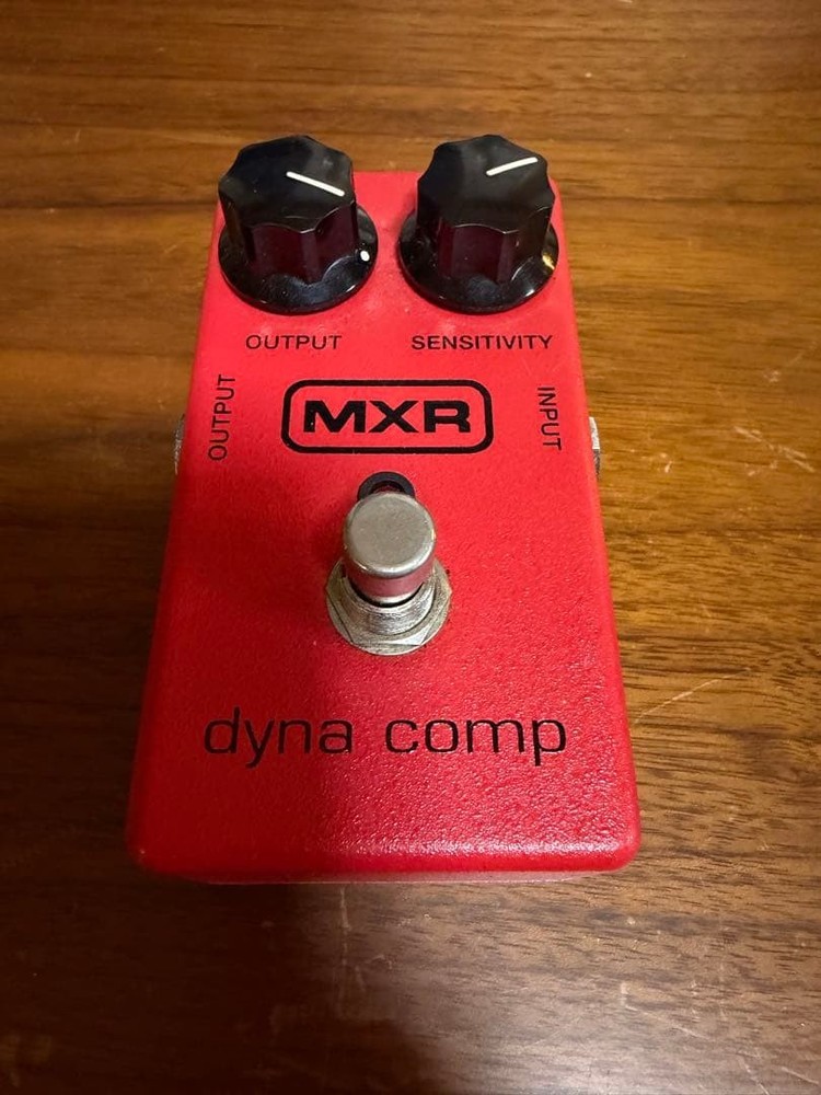 MXR Dyna Comp bass effector