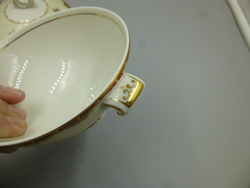 MEITO KEEPSAKE PATTERN IVORY CHINA CREAM AND SUGAR SET