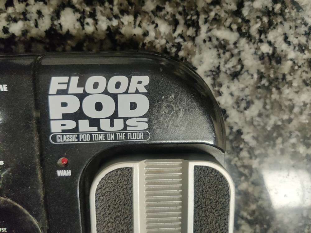 Line 6 Floor POD Plus Guitar Multi Effects Processor Pedal Board