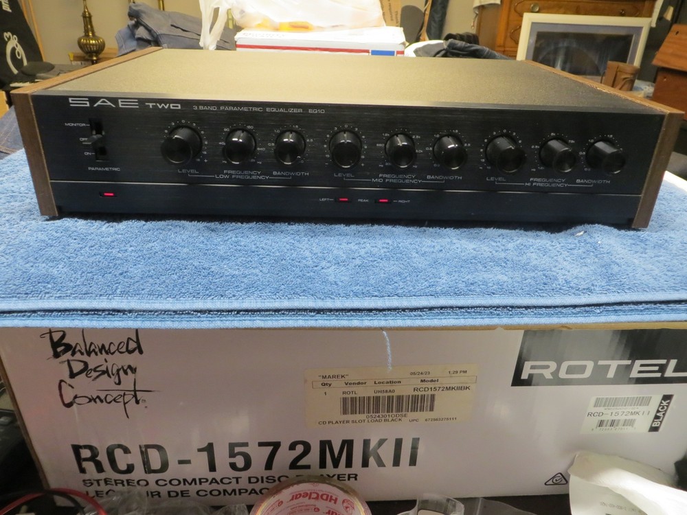 SAE TWO  EQ10  3 BAND PARAMETRIC EQUALIZER  WOOD PANEL SIDES