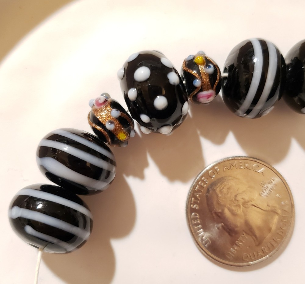 Handmade Beautiful Black And White Lampwork Glass Beads (B7)