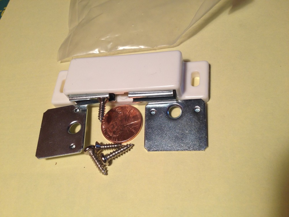 Double Magnet Catch For Double DOORS - White - QTY 2 lot#236A