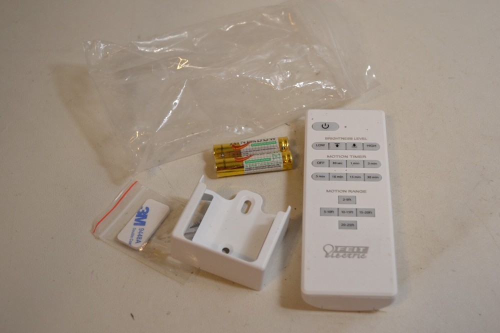 GENUINE FEIT Electric Remote Control-White W/BATTERIES & Mount