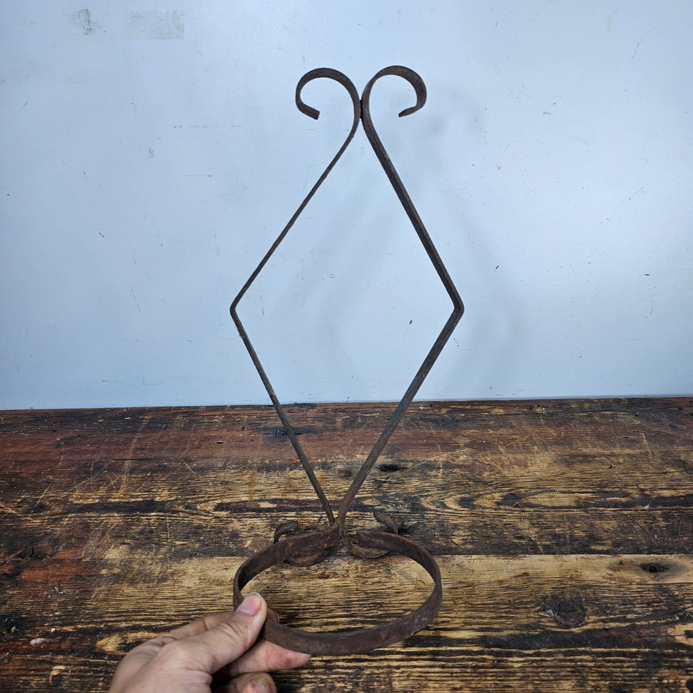 Single Pot Scroll Metal Wall Planter Rusty 14.5"H