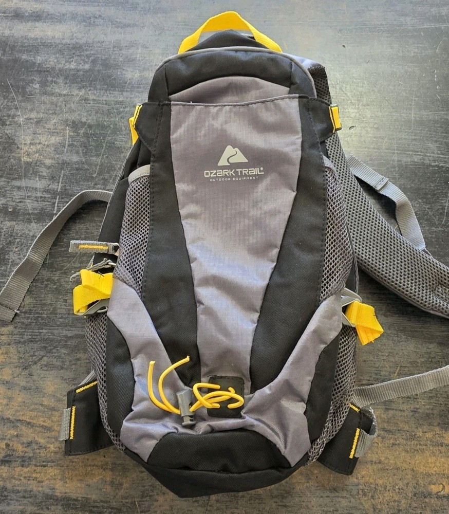 OZARK TRAIL BLACK/ GRAY BACK PACK