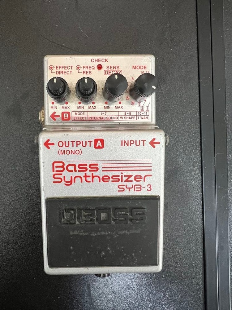 BOSS SYB-3 Bast Synthesizer