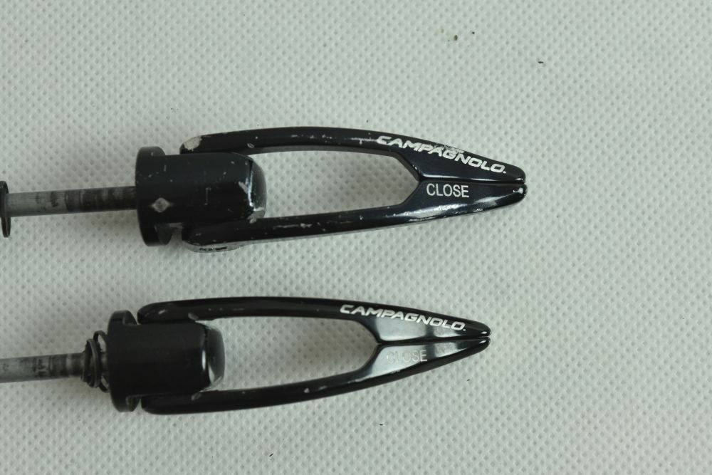 CAMPAGNOLO BORA front + rear skewers !!