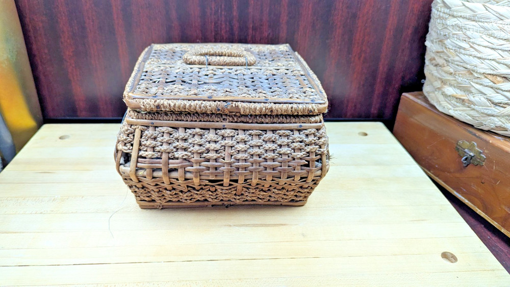 Vintage Sewing Basket Box w Thread Spools