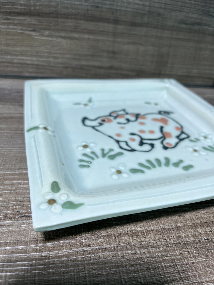 Signed Suki Pig Art Pottery Ceramic Plate 7 In