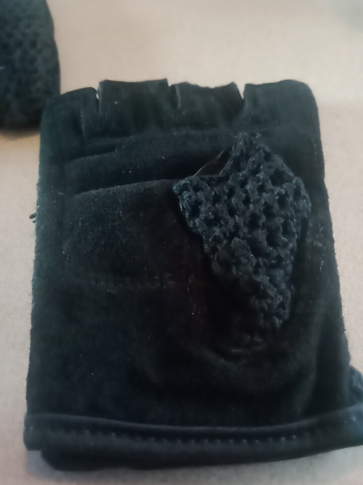 fingerless gloves