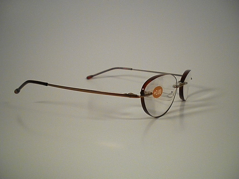 READING GLASSES INSIGHT TOPAZ +1.00 strength left
