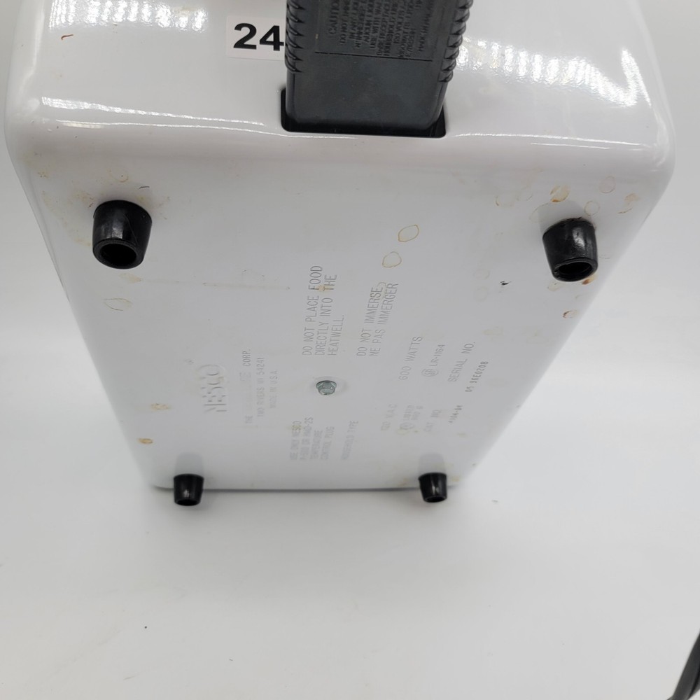 Nesco 4 Qt Roaster Oven White w Lid Insert Rack Adjustable Temp Tested