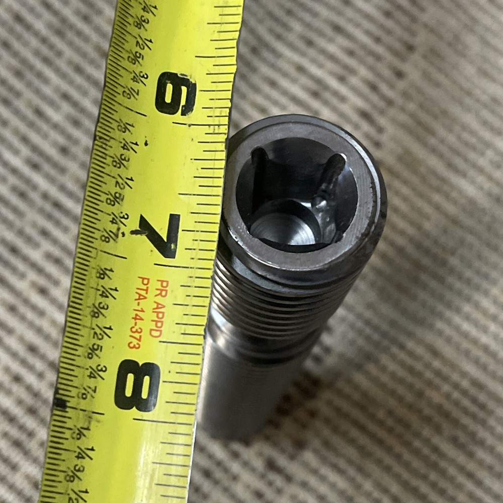 Operating screws and thrust bearings for independent chucks