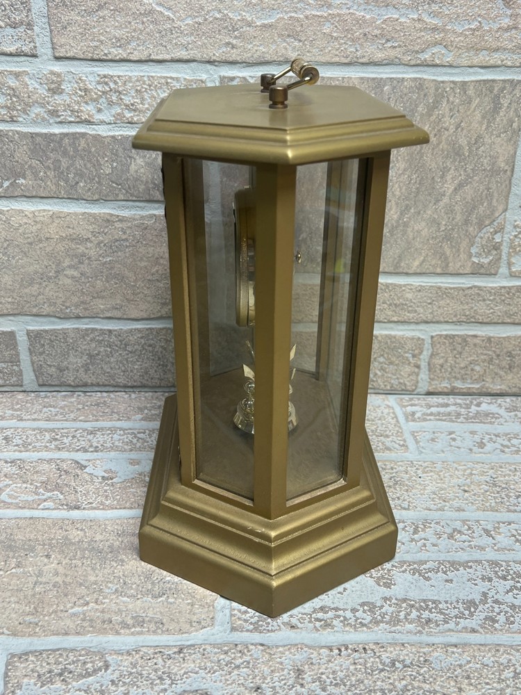 Quartz Clock Rotating Pendulum